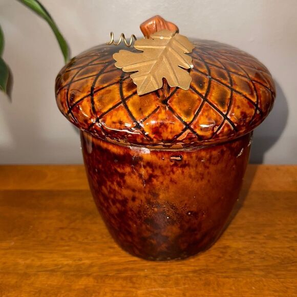 Acorn with Lid Pottery Decoration! - Picture 2 of 7